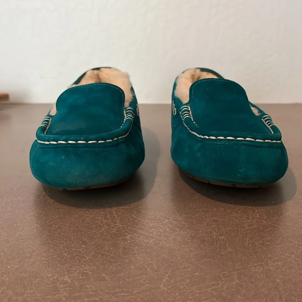 Ugg slippers size 7 - Picture 10 of 15